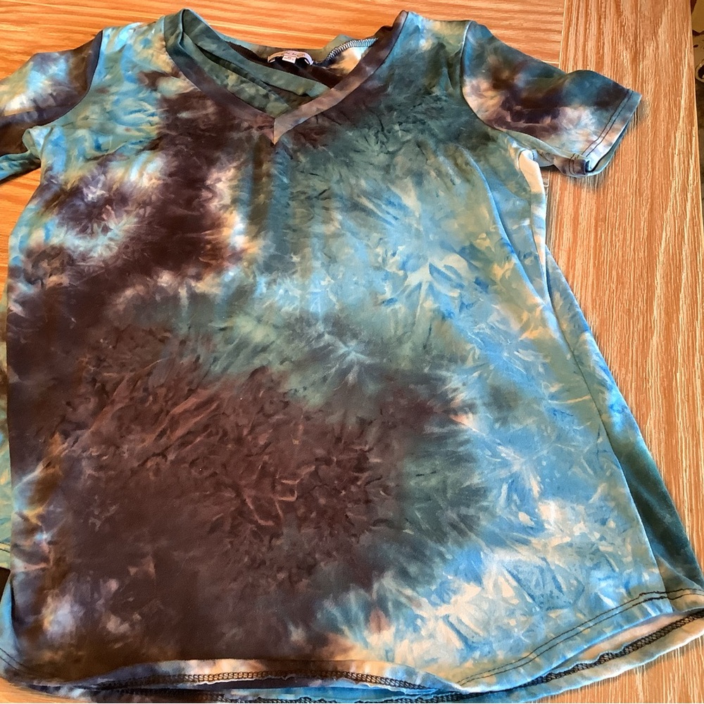 white birch Tie-Dye V-Neck Tee in Blue & Brown